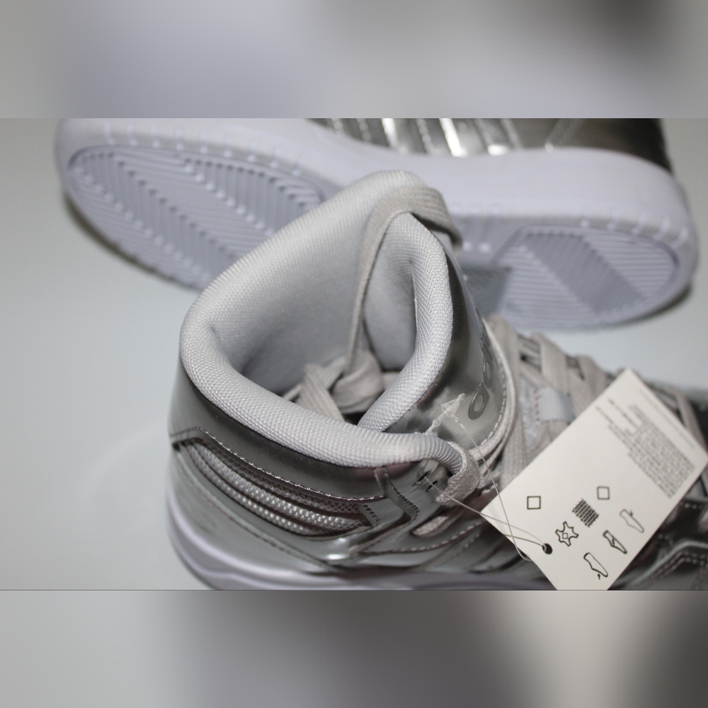 ✨🆕✨ NWOB ADIDAS Entrap Mid Silver Metallic - Picture 12 of 16